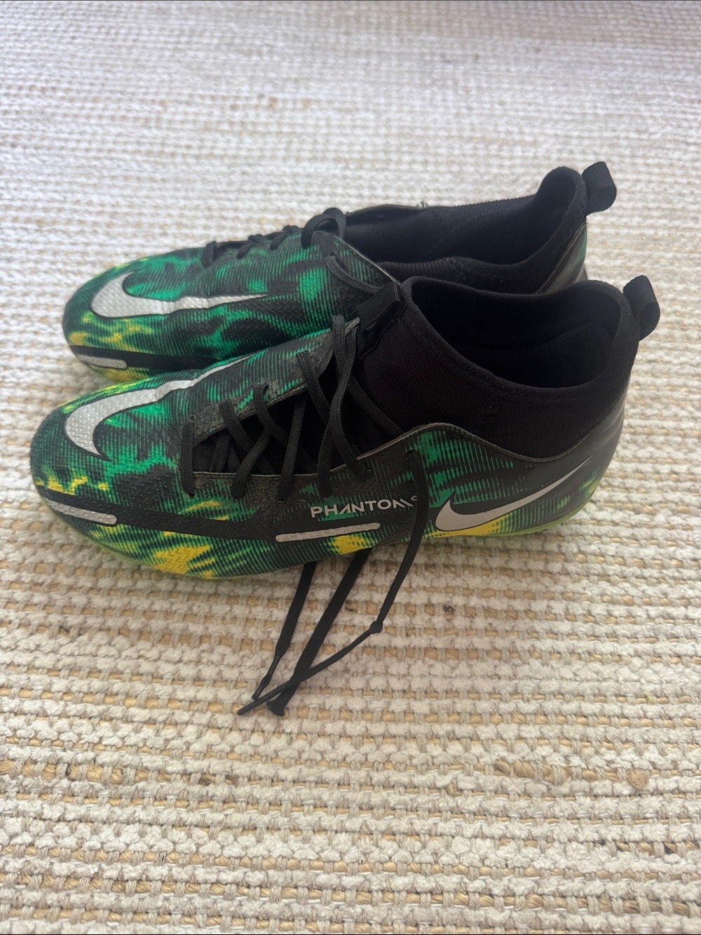 Nike Kids Phantom Soccer Cleats size 5.5